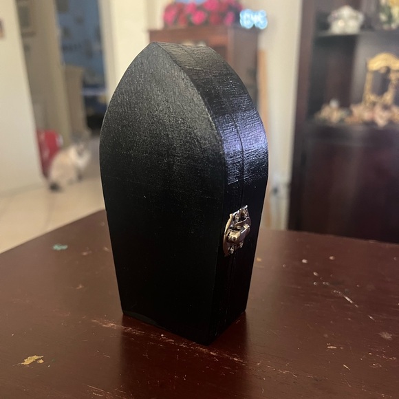 Gothic Earring Case - Picture 2 of 5